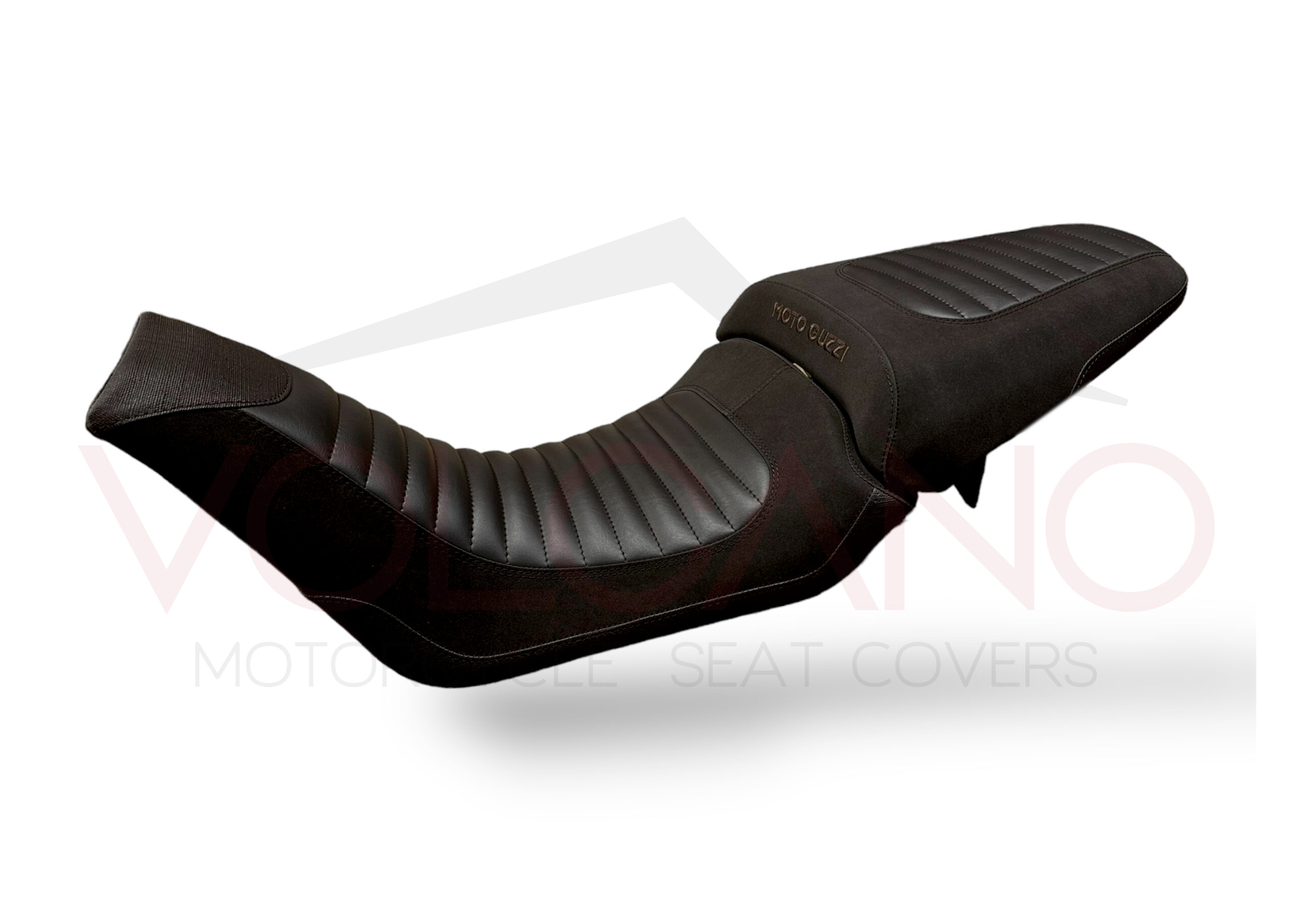 Sella Moto Guzzi V100 nera con coste tuck-and-roll e logo oro