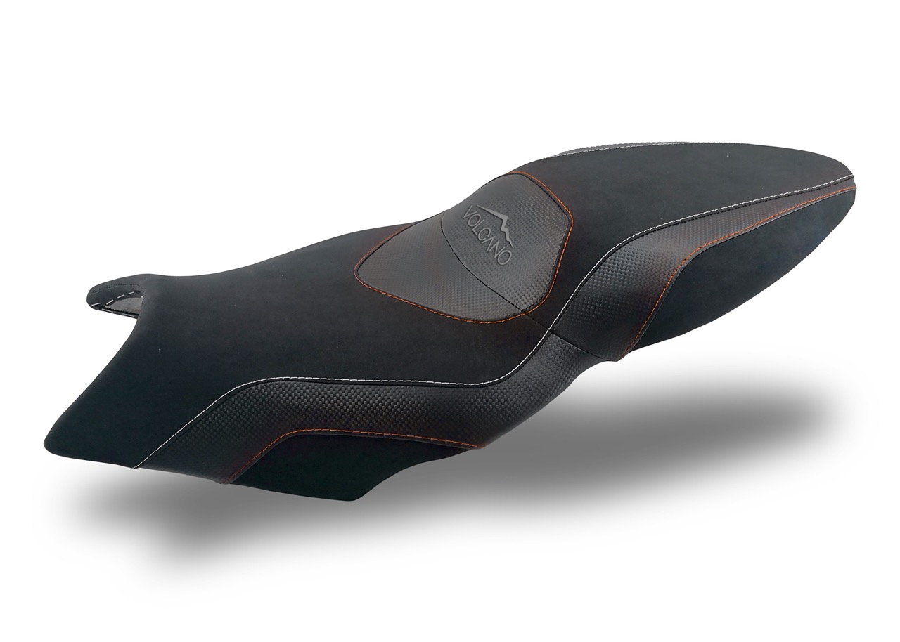 Rivestimento sella nero con inserti carbon e cuciture arancioni per BMW K1200S
