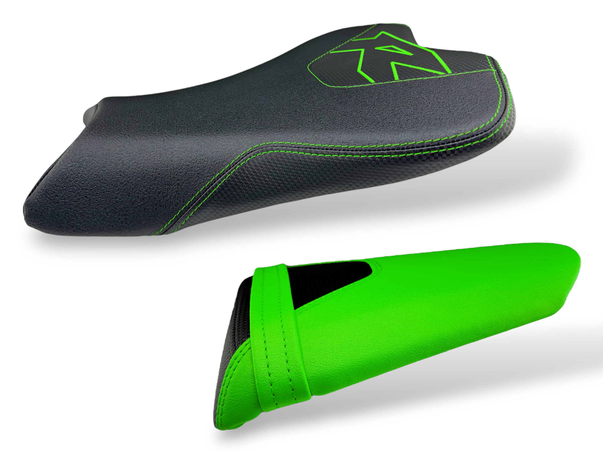 Seat cover sportiva per Kawasaki Ninja ZX10R con texture carbon look e grip.