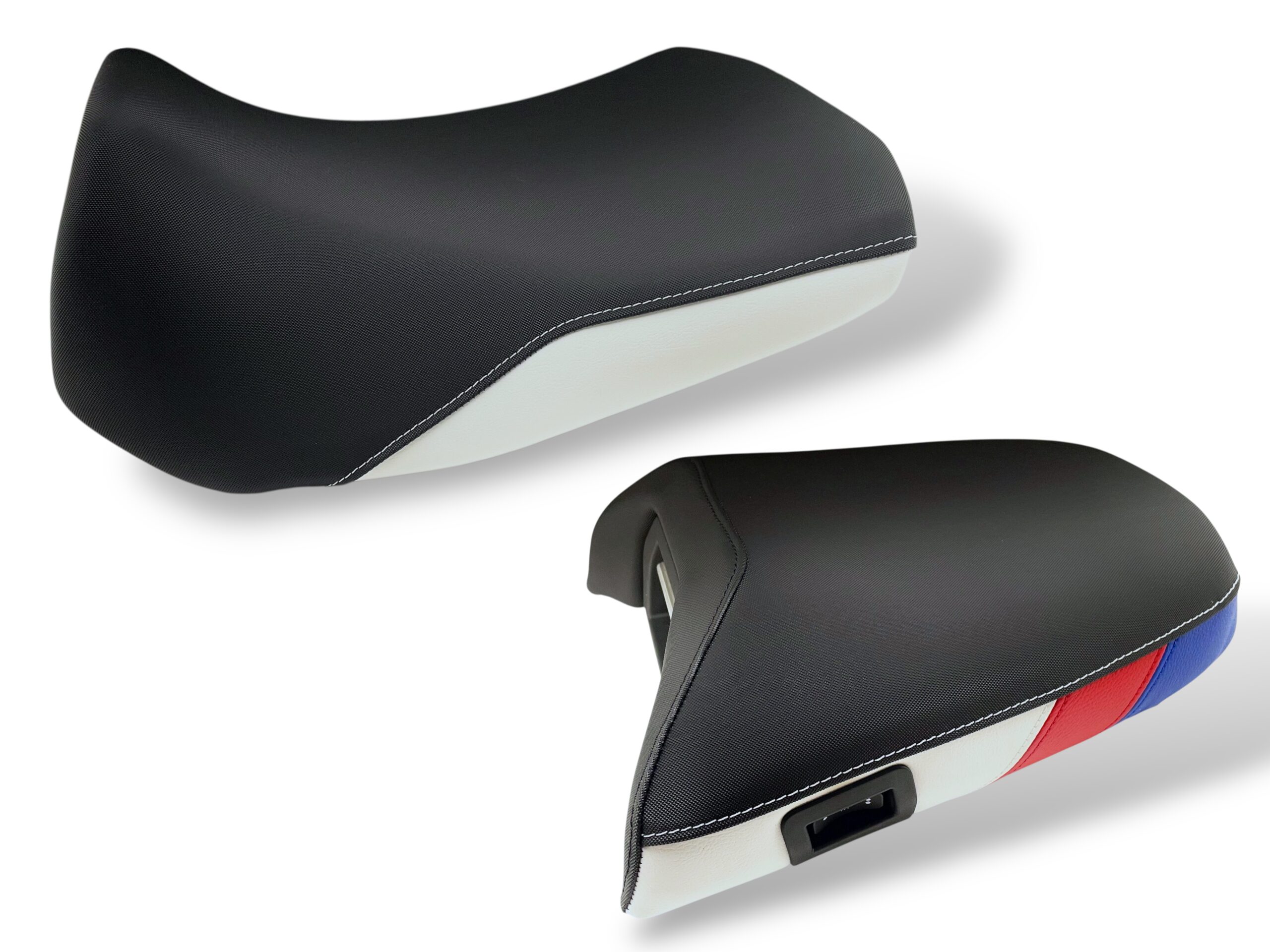Rivestimento sella artigianale per BMW R1300 GS Adventure con texture in similpelle.