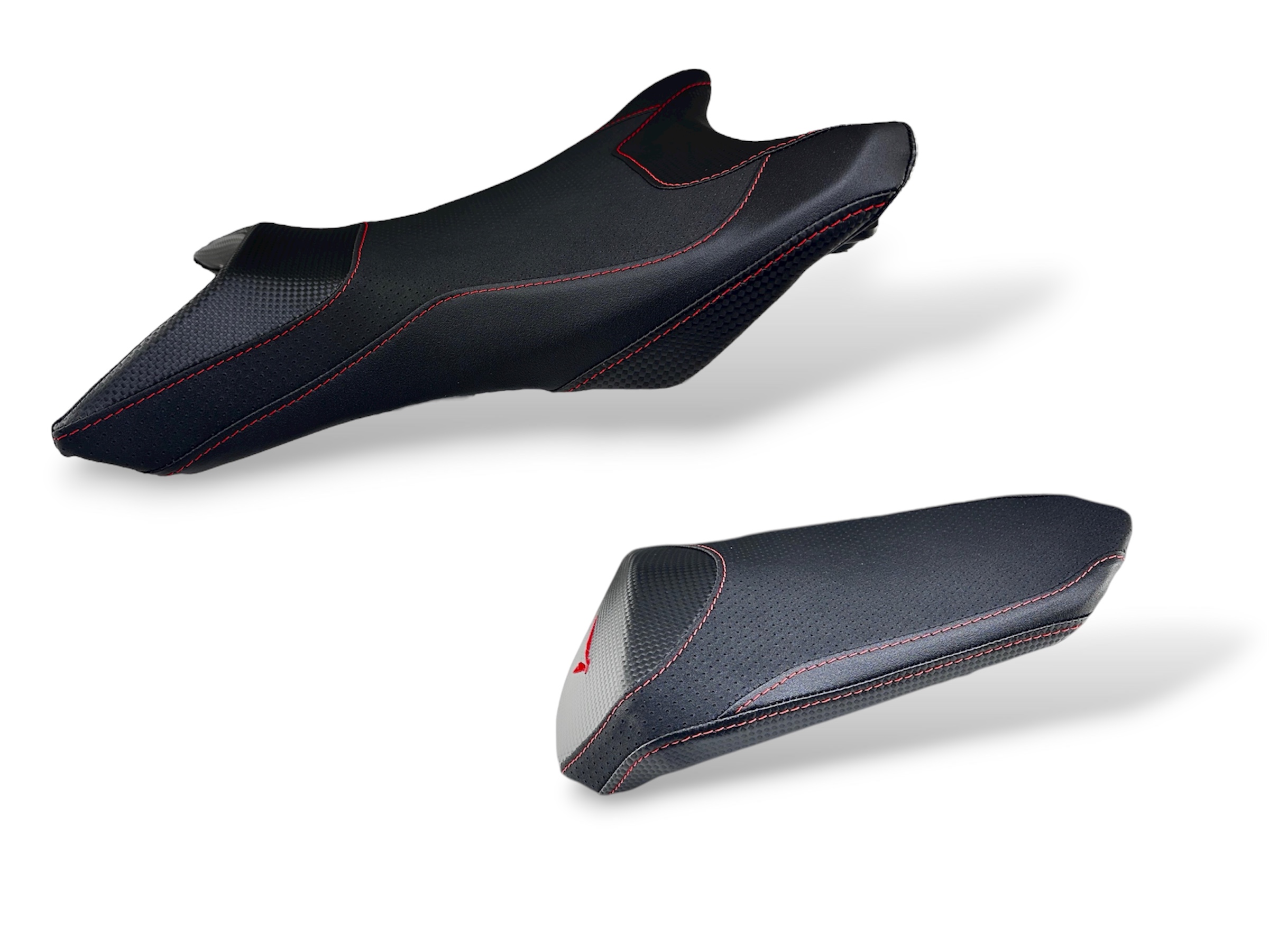 Rivestimento sella rider e passeggero nero con cuciture rosse Honda Hornet 1000.