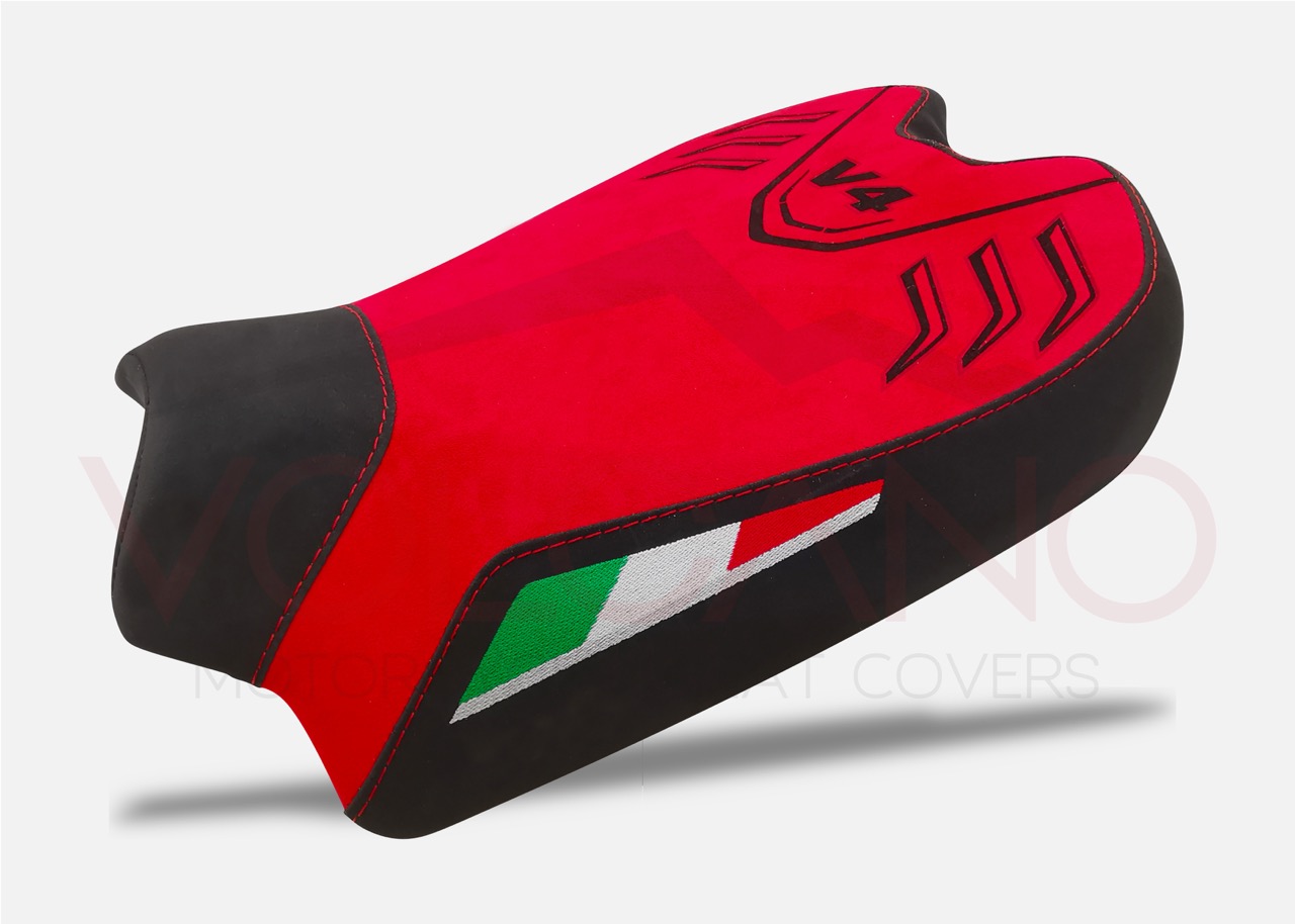SEAT COVER PER DUCATI STREETFIGHTER V4 in Alcantara nera con dettagli grip e cuciture rosse.