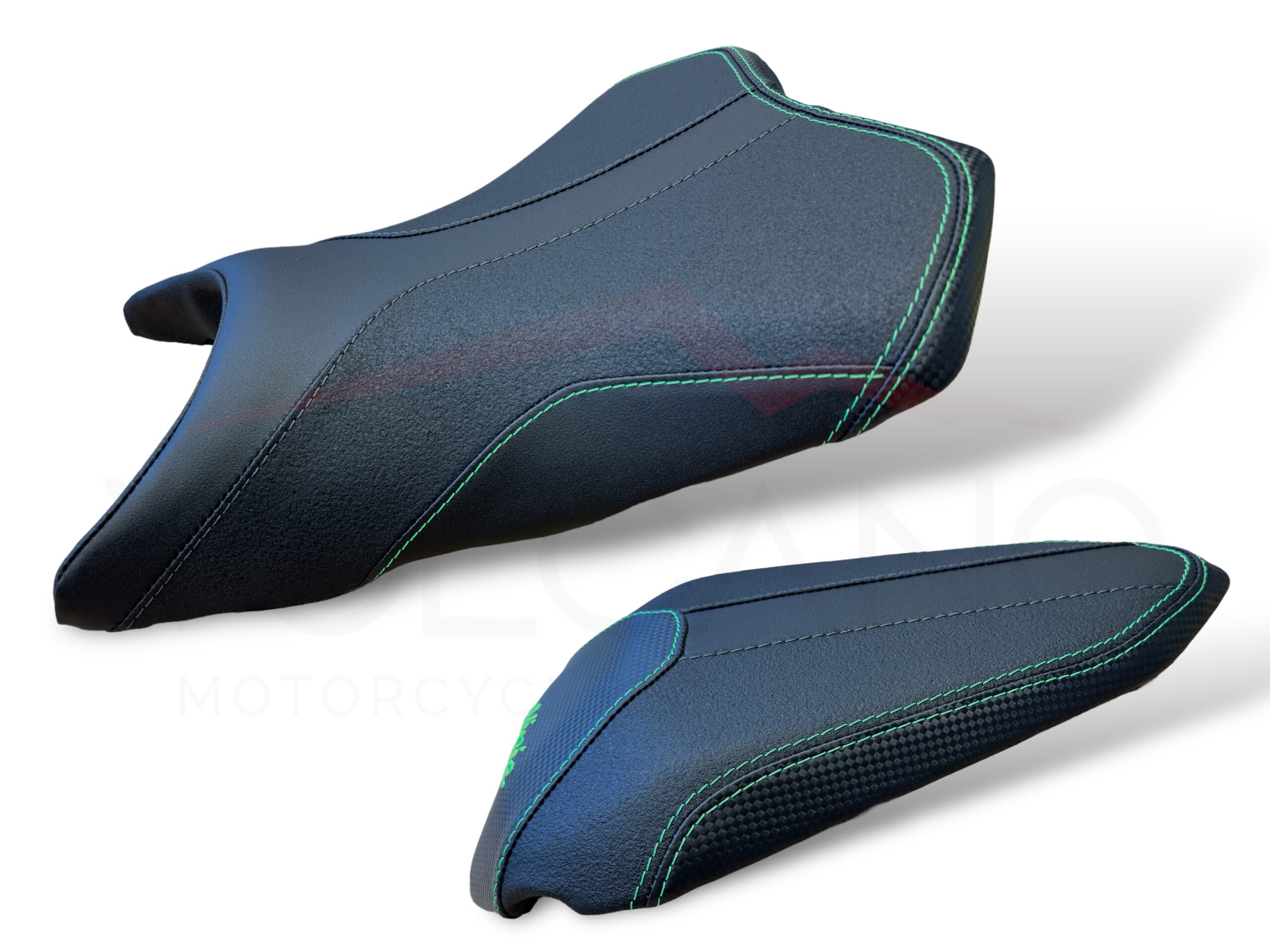 Set completo rivestimenti sella Kawasaki Z 500 con cuciture verdi e dettagli carbon.