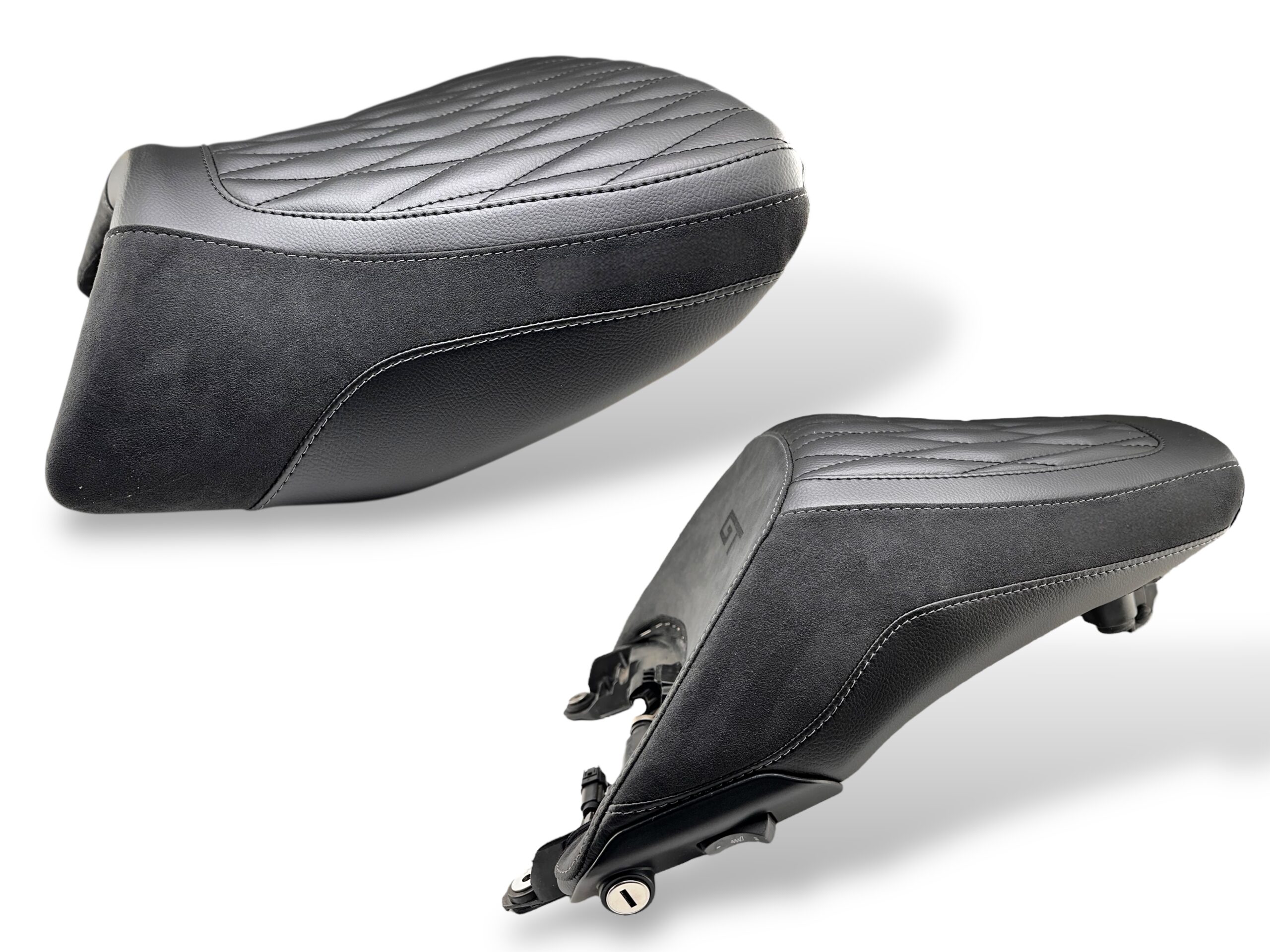 Rivestimento sella artigianale in Alcantara per moto BMW K 1600 GT